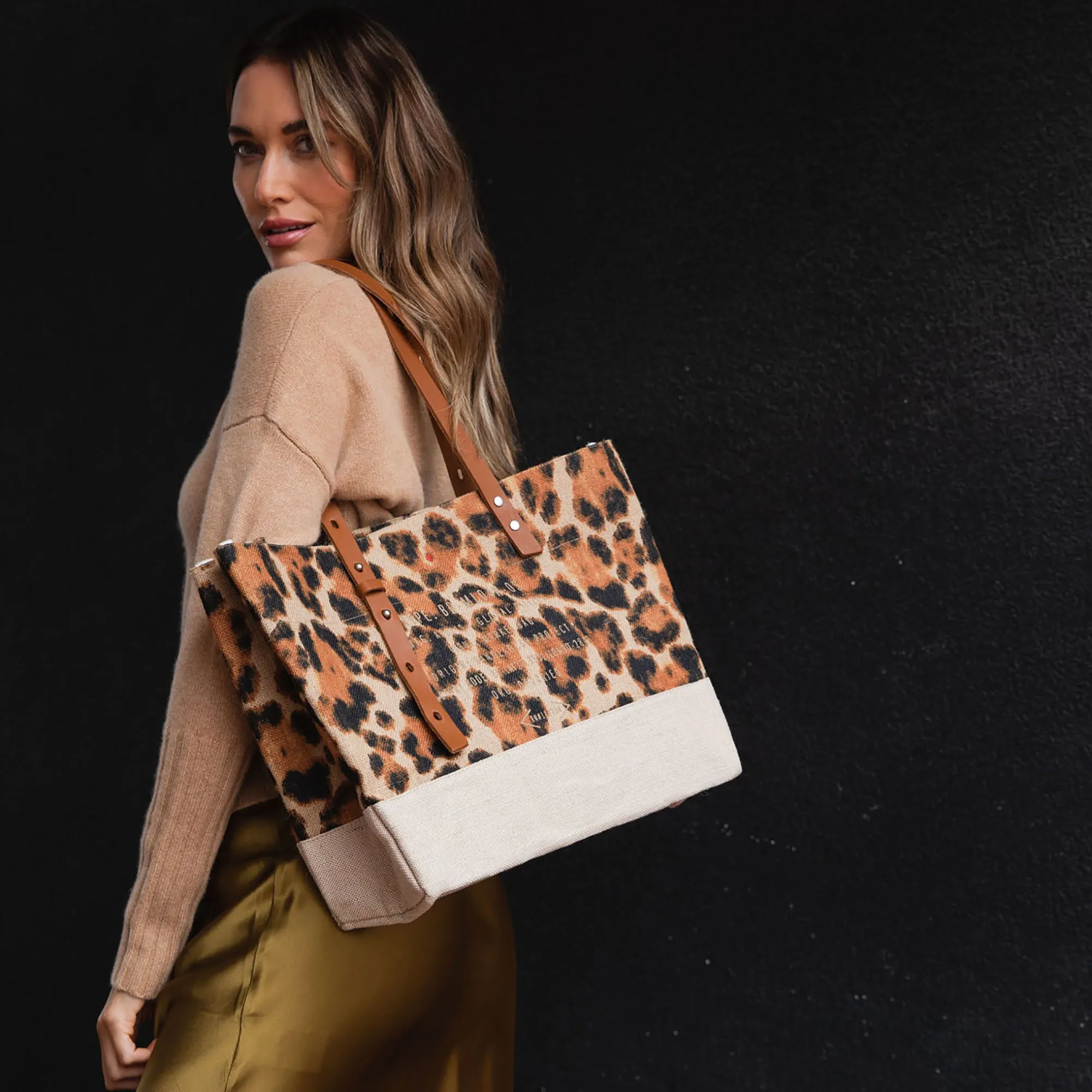 Shoulder Market Bag in Cheetah Print